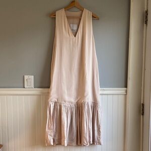 Women's Sleeveless V-Neck Light Blush Midi Dress